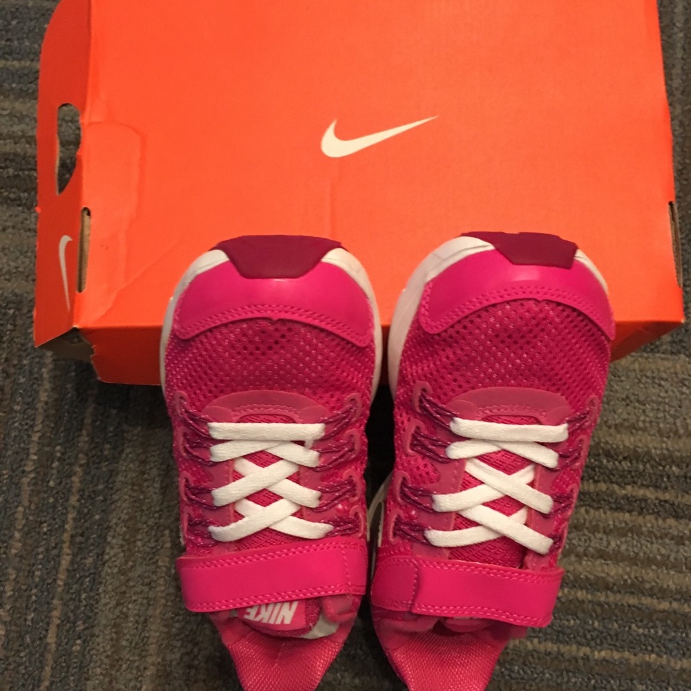 Nike tennis shoes